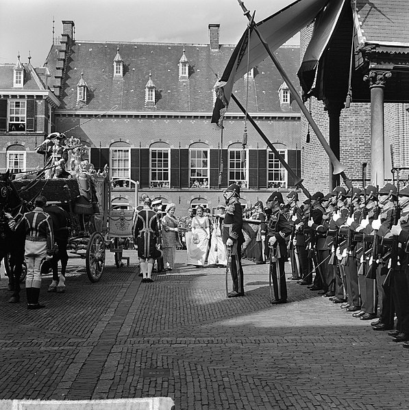 File:Opening Staten Generaal , aankomst op het Binnenhof, Bestanddeelnr 916-8833.jpg