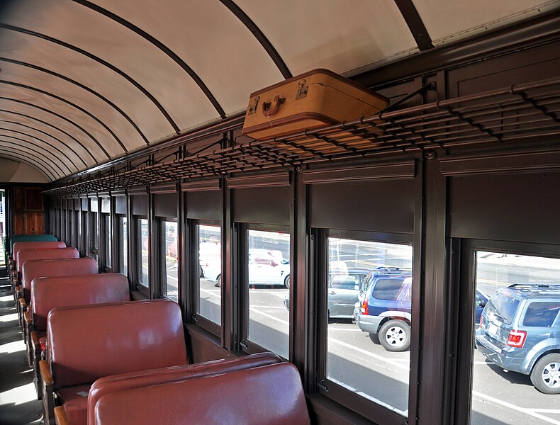 File:Oregon Coast Scenic Railroad passenger car 2.jpg