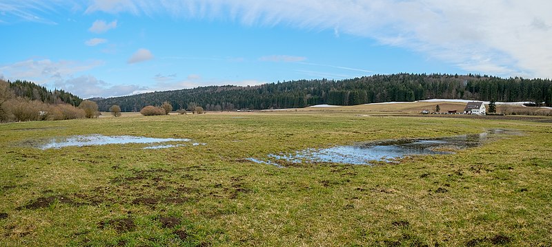 File:Ortsburg Aitlingen-2002-Pano.jpg