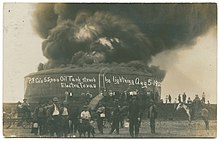 55, 000 bbl Oil Tank struck by lightning. Aug. 5, 1912, Electra, Texas P. F. Co.'s 55, 000 Oil Tank struck by lightning Aug. 5, 1912, Electra, Texas (7489933702).jpg