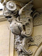 Chimère de la porte d'entrée de l'hôtel Chenizot (Paris IVe)