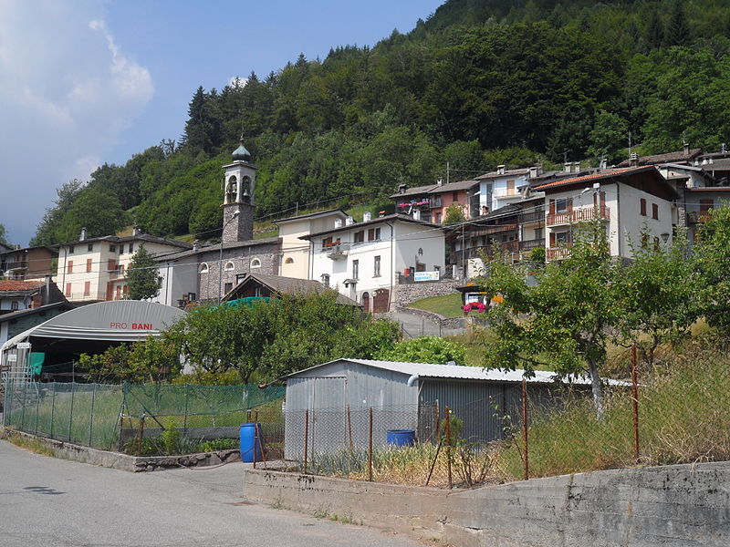 File:Panorama dei Bani (frazione di Ardesio in provincia di Bergamo).JPG