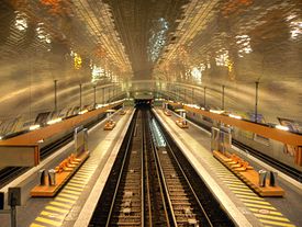 Paris Metro Ligne 8 - Porte de Charenton.jpg