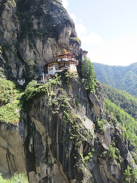 File:Paro Taktsang, Taktsang Palphug Monastery, Tiger's Nest -views from the trekking path- during LGFC - Bhutan 2019 (170).jpg