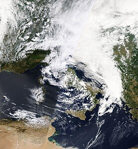 Stormen Petar 5. august 2023 over Adriaterhavet, som ved sammenslåing med stormen Antoni, dannet ekstremværet Hans.