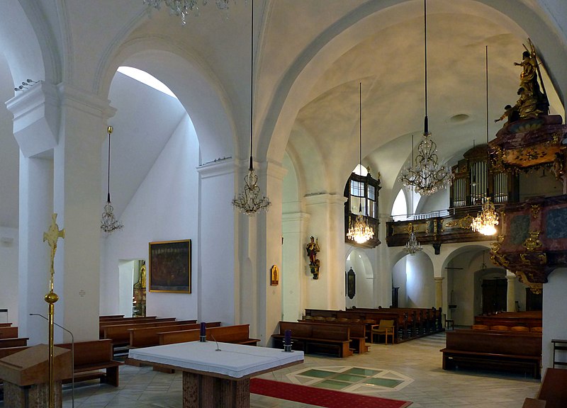 File:Pfarrkirche Graz-St. Peter, Innenraum 2.JPG