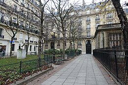 Place Jacques-Bainville makalesinin açıklayıcı görüntüsü