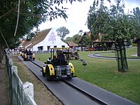 Plopsaland - Tracteurs de Big & Betsy.JPG