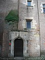 Porte gothique dans la tour Saint-Michel.