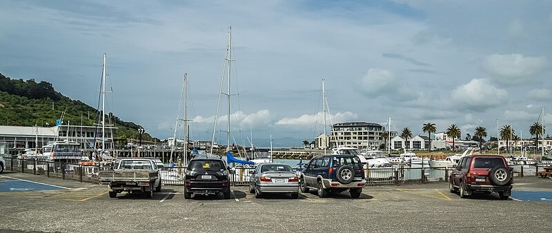 File:Poverty Bay in Gisborne.jpg