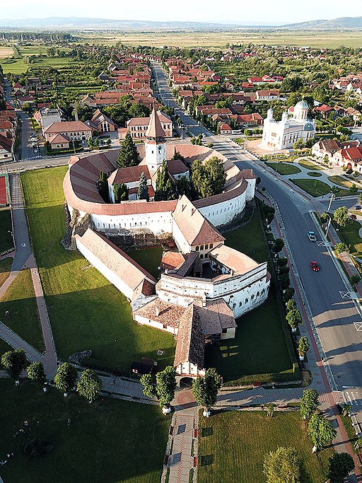 Kirchenburg Tartlau/ Prejmer; Luftbild (Dörfer und Wehrkirchen in Transsilvanien (Siebenbürgen); UNESCO-Weltkulturerbe in Rumänien). Prázsmári erődtemplom - légi felvétel