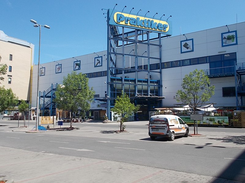 File:Praktiker hardware store, 2017 Ferencváros.jpg