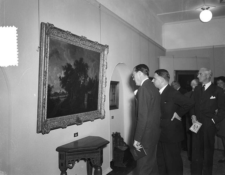 File:Prins Bernhard opent kunsttentoonstelling particulier bezit Almelo, Bestanddeelnr 906-0720.jpg