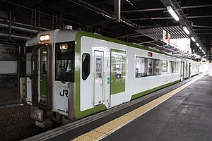 盛岡駅に停車中の快速「リアス」 （2019年5月）