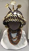 Reconstructed sumerian headgear necklaces british museum.JPG