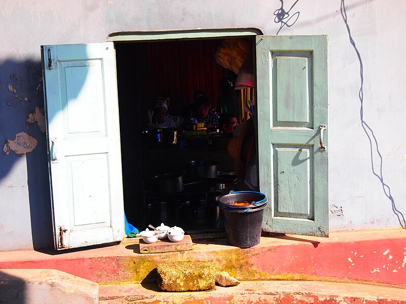 File:Restaurant in Kalaw (Myanmar 2013) (11772849923).jpg