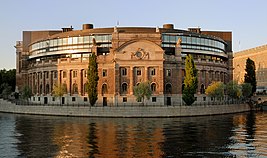 Riksdagshuset'in batıdan görünümü