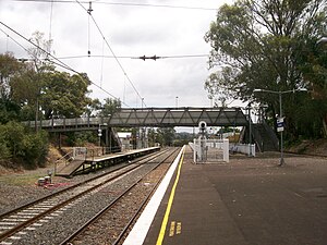 Rosehill tren istasyonu yaya köprüsü.JPG