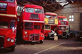 Routemaster Heritage Trust روز باز ، گاراژ اتوبوس Twickenham ، 1993.jpg