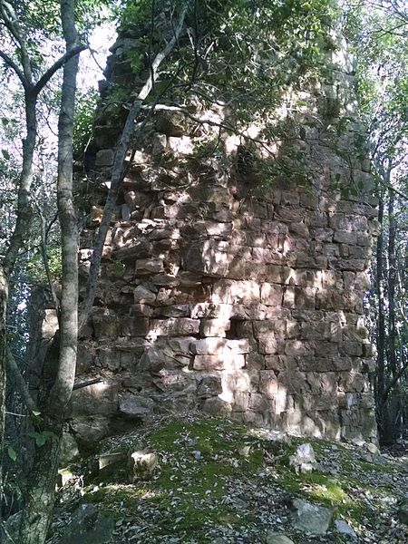 File:Rovine Castello di Montioni 2.jpg