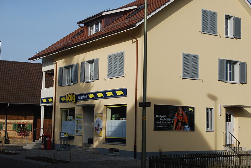 File:Rutschwil komunumo Daegerlen Volg-supermerkato 204.jpg