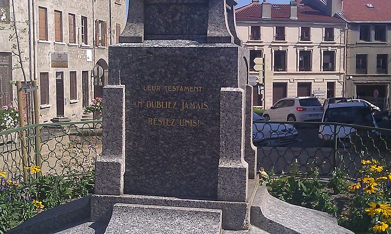 File:Saint-Bonnet-le-Château - Monument aux morts 02.jpg