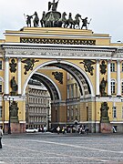 Seiuga reprezentată pe arcul din faţa palatului din Sankt Petersburg