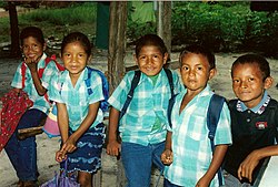 Crianças em idade escolar Bigi Poika.jpg