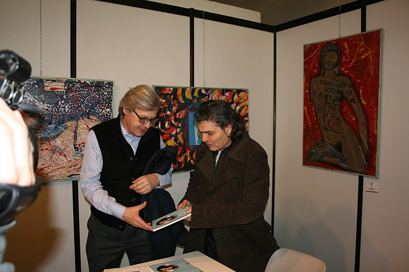 File:Sgarbi-centra-biennale-verona-2014.jpg