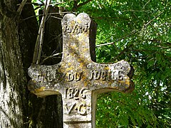 Croix de jubilé à côté de l'église.