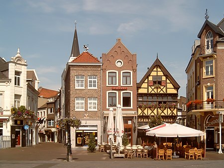 Sittard, monumentale panden op centraal plein foto1 2007-07-15 10.45.JPG