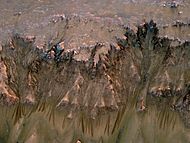 H. Líneas de pendiente estacionales (imagen HiRISE).