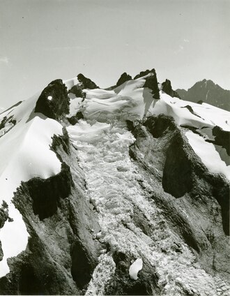 Spillway Glacier on Icy Peak Spillway Glacier on Icy Peak (1f0e78c6-18cf-4fd6-99d9-f69d1efc6323).tif