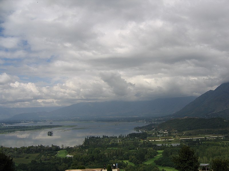 File:Srinagar - Nishat Mughal Gardens 25.JPG