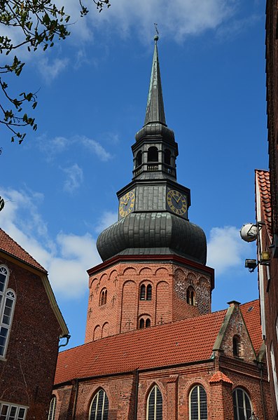 File:Stade Kirchturm-St.-Cosmae-et-Damiani April-2017 DSC 1425.JPG