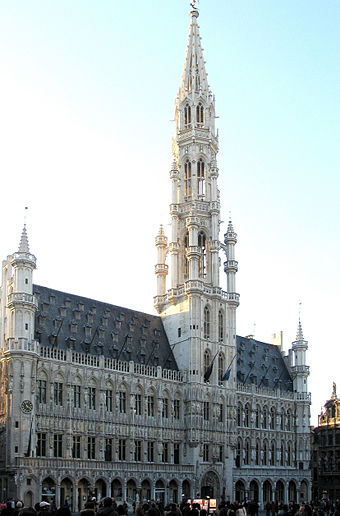 Hôtel de Ville bzw. Stadhuis (Rathaus)