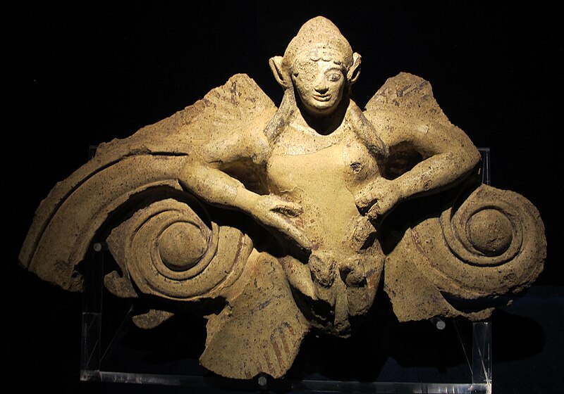 File:Statua acroteriale di arpia-sirena, fine IV-inizi V sec, da gabii, (terme di diocleziano).JPG