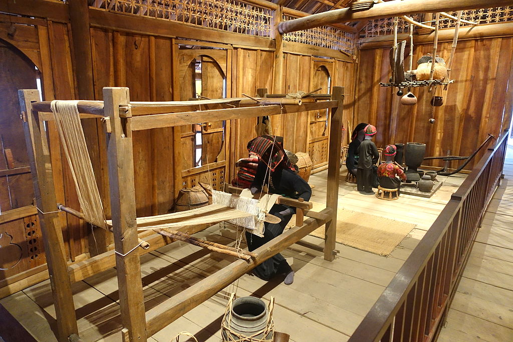 Stilt house interior with loom, Black Thai - Vietnam Museum of Ethnology - Hanoi, Vietnam - DSC02858