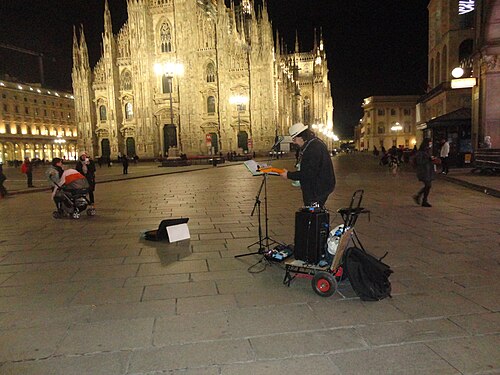 Street Performer in Milano