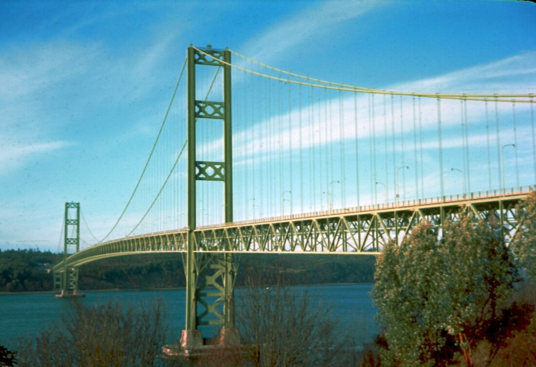 File:Tacoma Narrows Bridge, Spring-Summer 1967.jpg