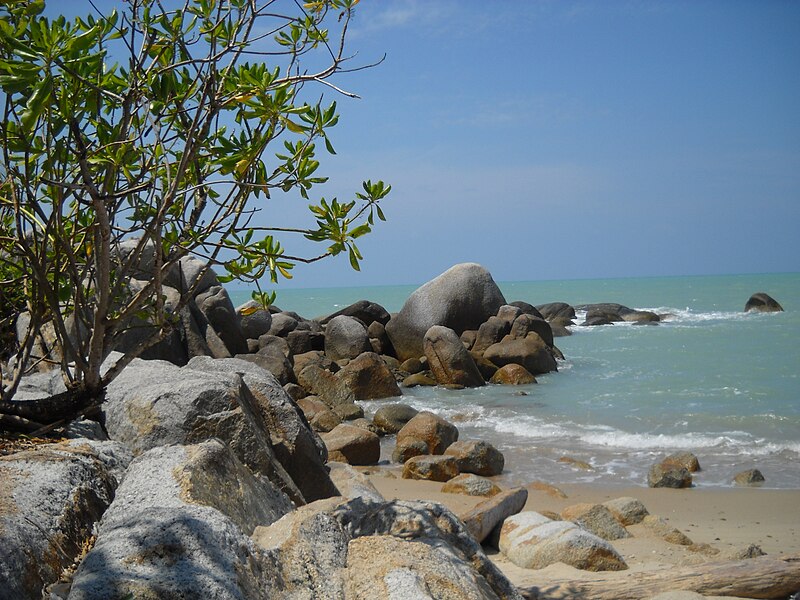 File:Teluk Uber Beach Bangka Island.jpg