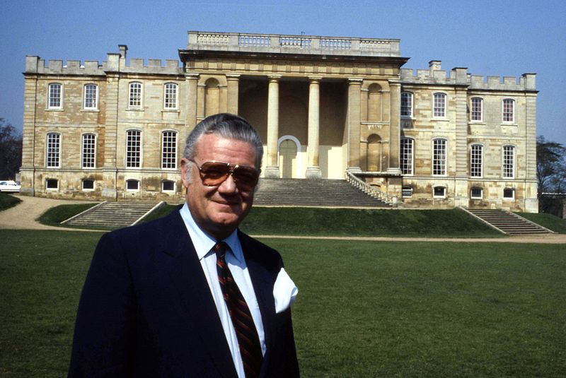 File:The 12th Duke of Manchester at Kimbolton Castle Allan Warren.jpg