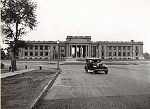 The Jefferson Memorial Building on 25 September 1930 after the completion of construction for the River des Peres Sewerage and Drainage Project in the area. This building was intended to store the archives of the Louisiana Purchase Exposition Company, the collection of the Missouri Historical Society, and historical artifacts associated with the territory the U.S. acquired in the Louisiana Purchase. The Jefferson Memorial Building and the intersection of Lindell Boulevard and DeBaliviere Avenue after the completion of construction for the River des Peres Sewerage and Drainage Project in the area, 25 September 1930 (cropped).jpg