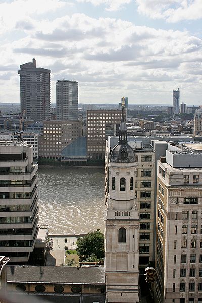 File:The Monument, London - view 4.jpg