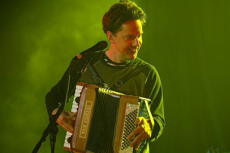 File:They Might Be Giants - John Linnell.jpg