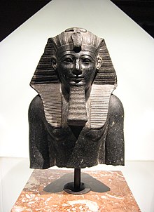 Statue of Thutmosis III at the Kunsthistorisches Museum, Vienna Thutmosis III wien front.jpg