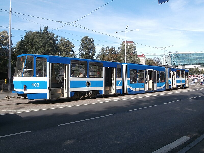 File:Tram 103 at Viru Stop in Tallinn 3 September 2015.JPG