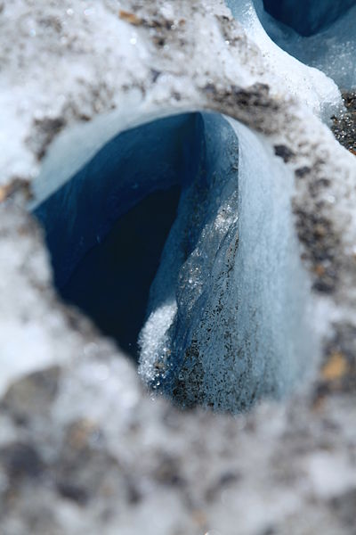 File:Trek on the Viedma Glacier (5465426125).jpg