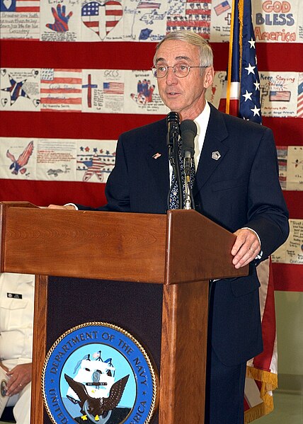 File:US Navy 020911-N-4868G-019 the Honorable Gordon R. England, Secretary of the Navy, addresses the families and friends of Navy personnel who perished in the September 11, 2001attack.jpg