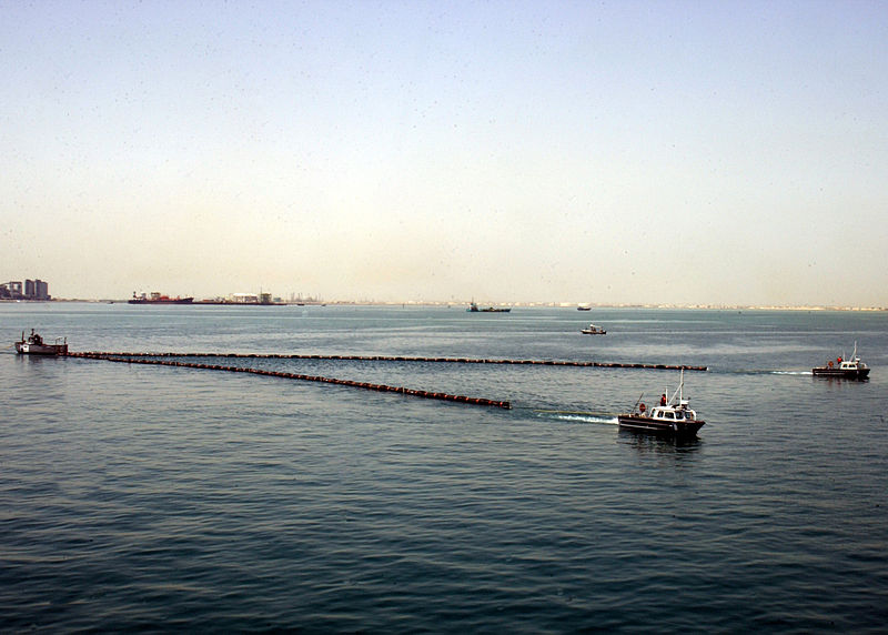 File:US Navy 060429-N-8959T-088 Two offshore skimmers tow an oil containment boom across the water during an oil spill and recovery proof of concept demonstration.jpg